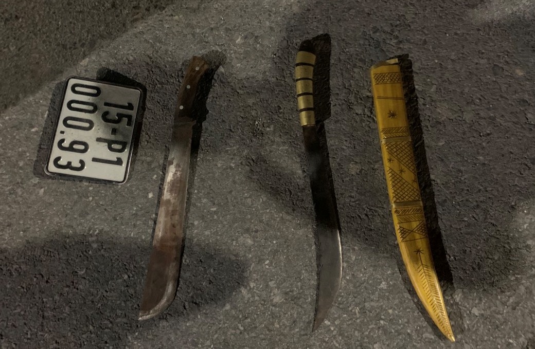 Tiểu đoàn Cảnh sát Cơ động (Phòng Cảnh sát Cơ động): Bàn giao 02 thanh niên mang dao, mã tấu cho Công an huyện Thủy Nguyên xử lý